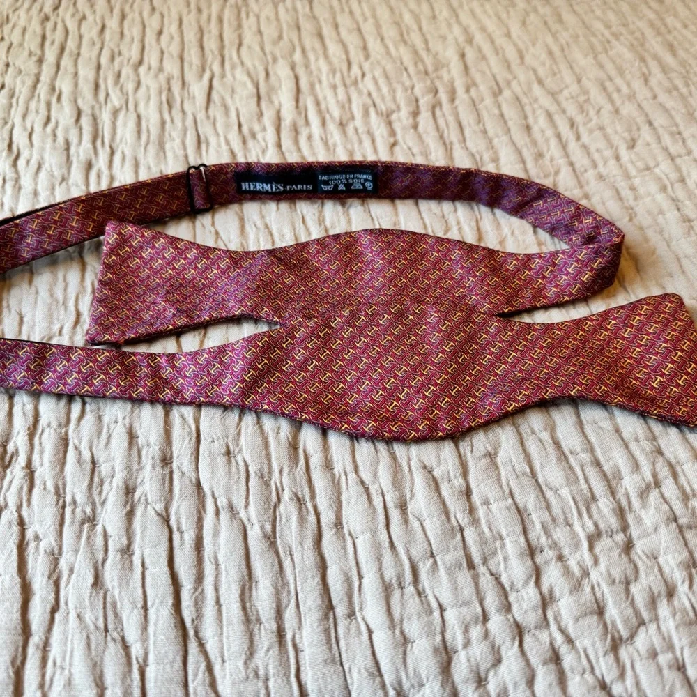 HERMES Men’s Bow Tie in Red & Yellow, 100% Silk, Made in Paris, good condition - Picture 3 of 8